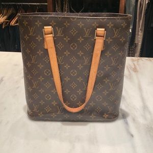 Really great Louis Vuitton monogram purse.
